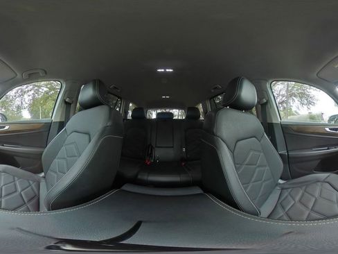 Used 2025 Volkswagen Atlas SE AWD/4WD image 45