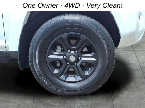 Used 2020 Toyota 4Runner SR5 AWD/4WD image 9