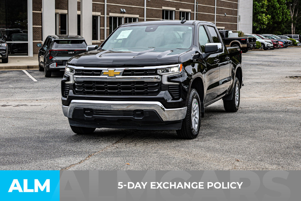 Used 2025 Chevrolet Silverado 1500 LT AWD/4WD image 3