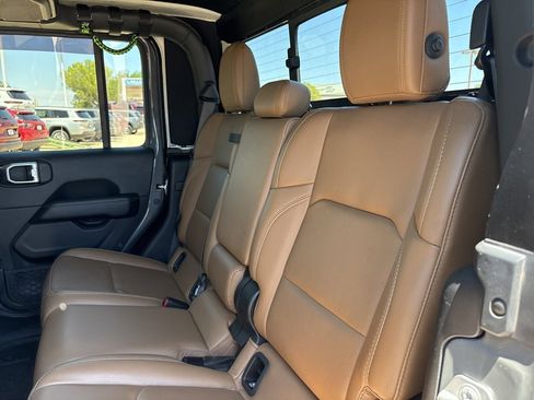 Used 2020 Jeep Gladiator Rubicon w/ Uconnect 4C Nav & Sound Group image 18
