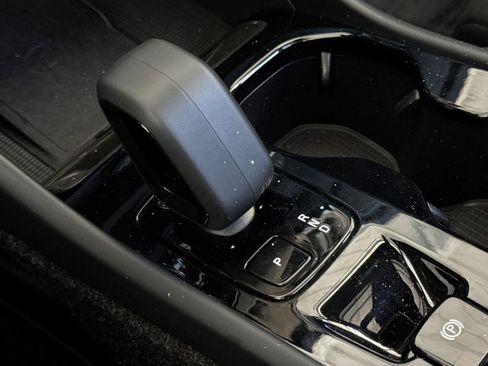 Certified 2025 Volvo XC40 B5 Plus image 25