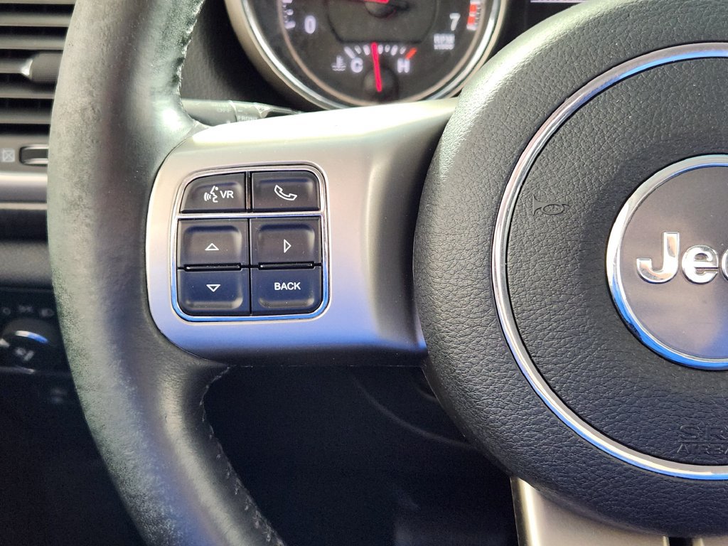 Used 2012 Jeep Grand Cherokee Laredo w/ Laredo E Group AWD/4WD image 19