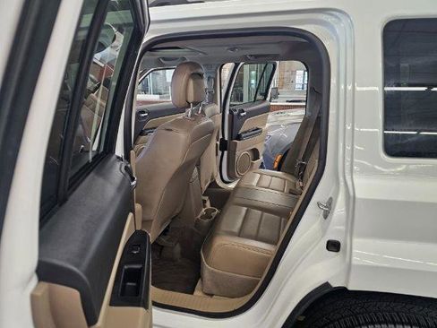 Used 2014 Jeep Patriot Limited w/ Sun/Sound Group AWD/4WD image 28