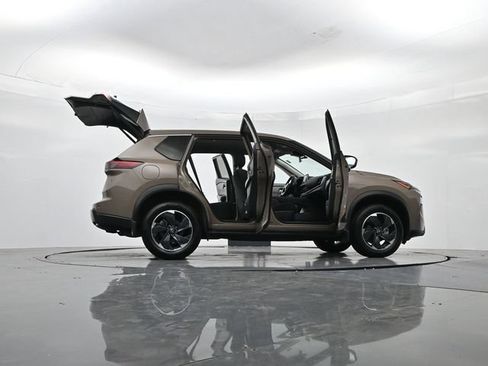 Used 2025 Nissan Rogue SV FWD image 52