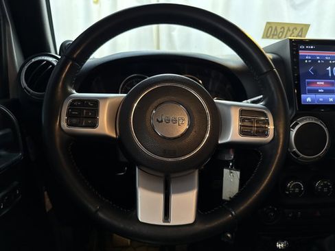 Used 2014 Jeep Wrangler Unlimited Rubicon AWD/4WD image 16