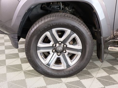 Used 2016 Toyota Tacoma Limited w/ Towing Package image 19