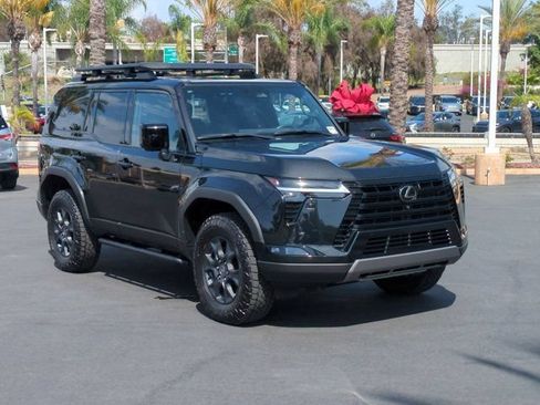 Used 2024 Lexus GX 550 AWD/4WD image 3