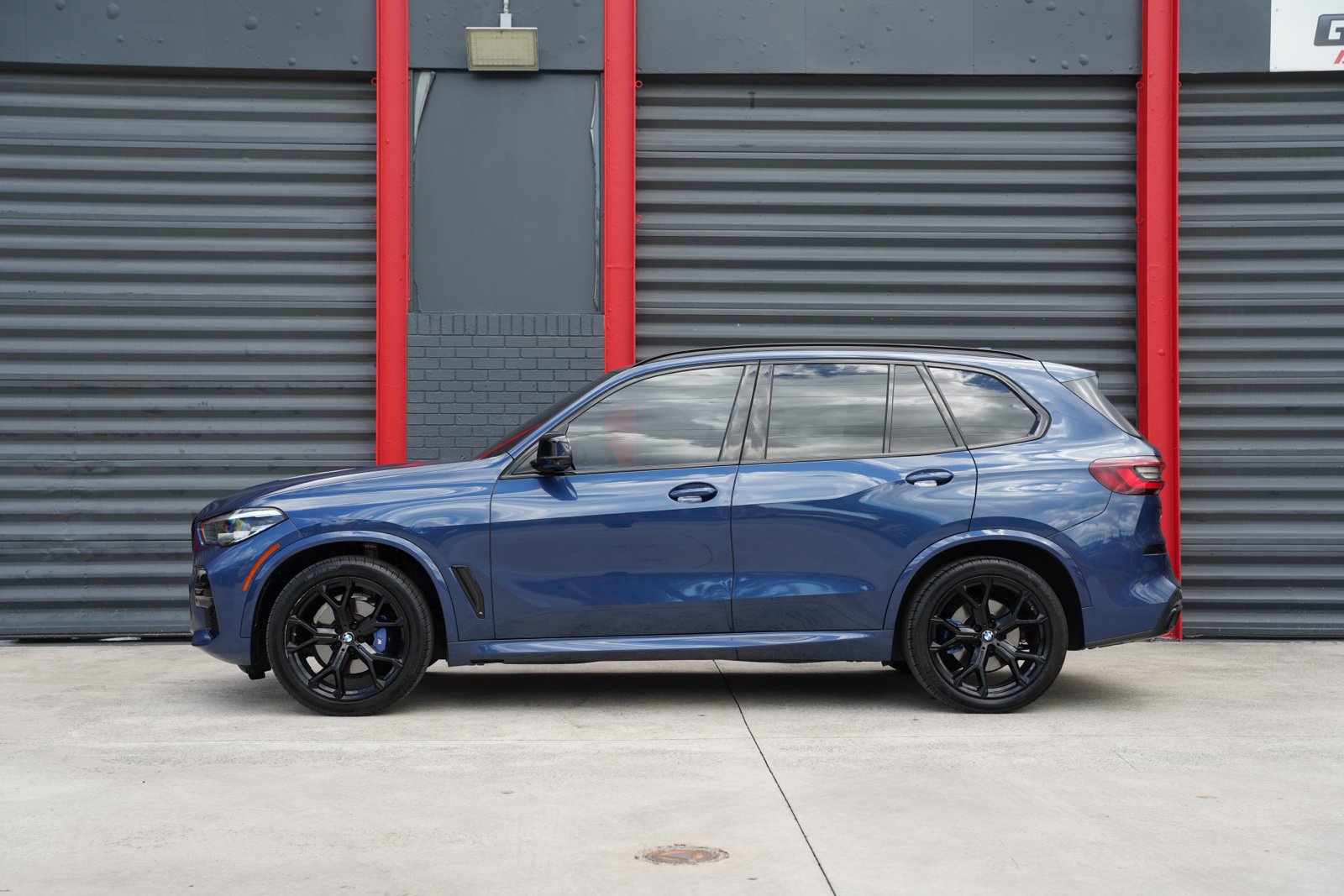 Used 2022 BMW X5 sDrive40i w/ M Sport Package RWD image 2
