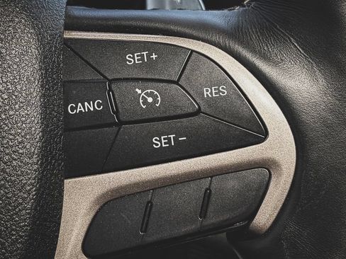 Used 2015 Jeep Grand Cherokee Altitude AWD/4WD image 10