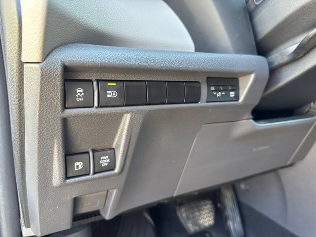 Used 2023 Toyota Sienna LE AWD/4WD image 10