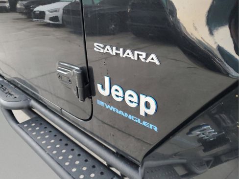 Used 2023 Jeep Wrangler Sahara image 7