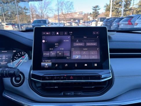 Used 2022 Jeep Compass Limited image 19