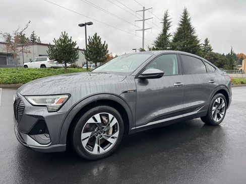Used 2021 Audi e-tron Premium w/ Towing Package image 4