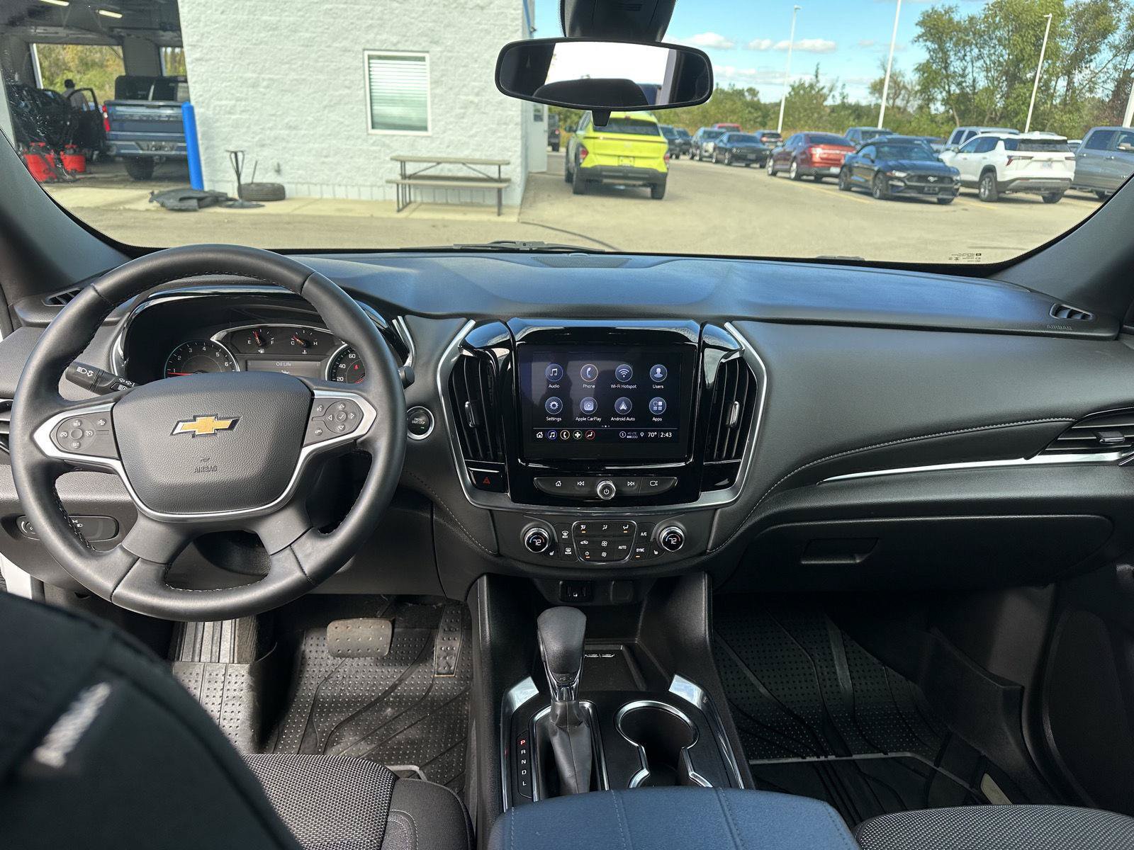 Used 2023 Chevrolet Traverse LT FWD image 18