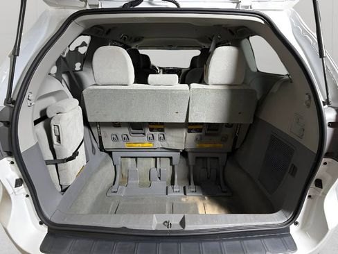 Used 2013 Toyota Sienna LE FWD image 31
