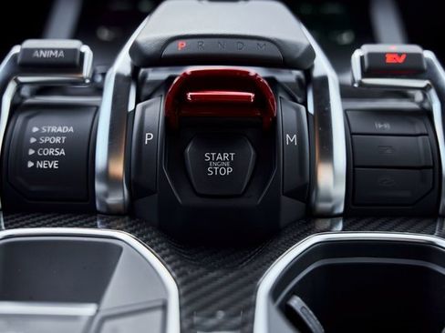 Used 2025 Lamborghini Urus SE image 67