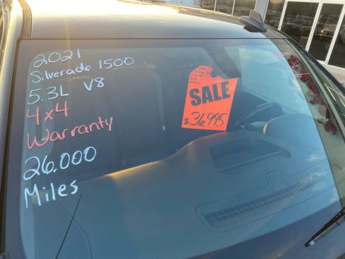 Used 2021 Chevrolet Silverado 1500 LT image 3
