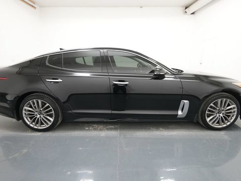 Used 2018 Kia Stinger RWD image 9