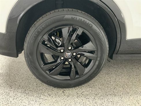 Used 2024 Buick Encore GX Sport Touring image 13