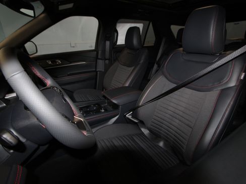 New 2026 Ford Explorer ST-Line w/ ST-Line Street Pack image 3