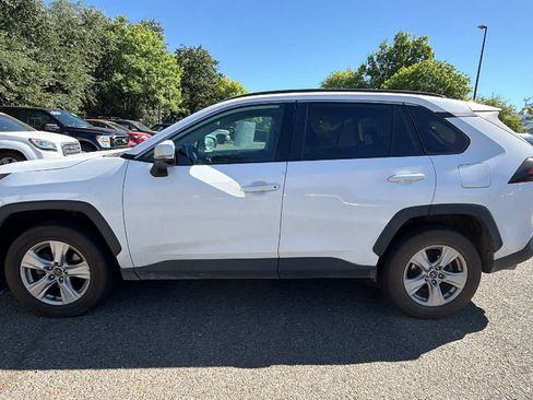 Used 2020 Toyota RAV4 XLE AWD/4WD image 8