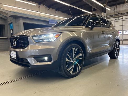 Used 2022 Volvo XC40 T5 R-Design w/ Advanced Package image 3