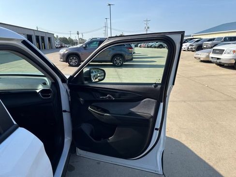 Used 2024 Chevrolet TrailBlazer LS w/ LS Convenience Package FWD image 21