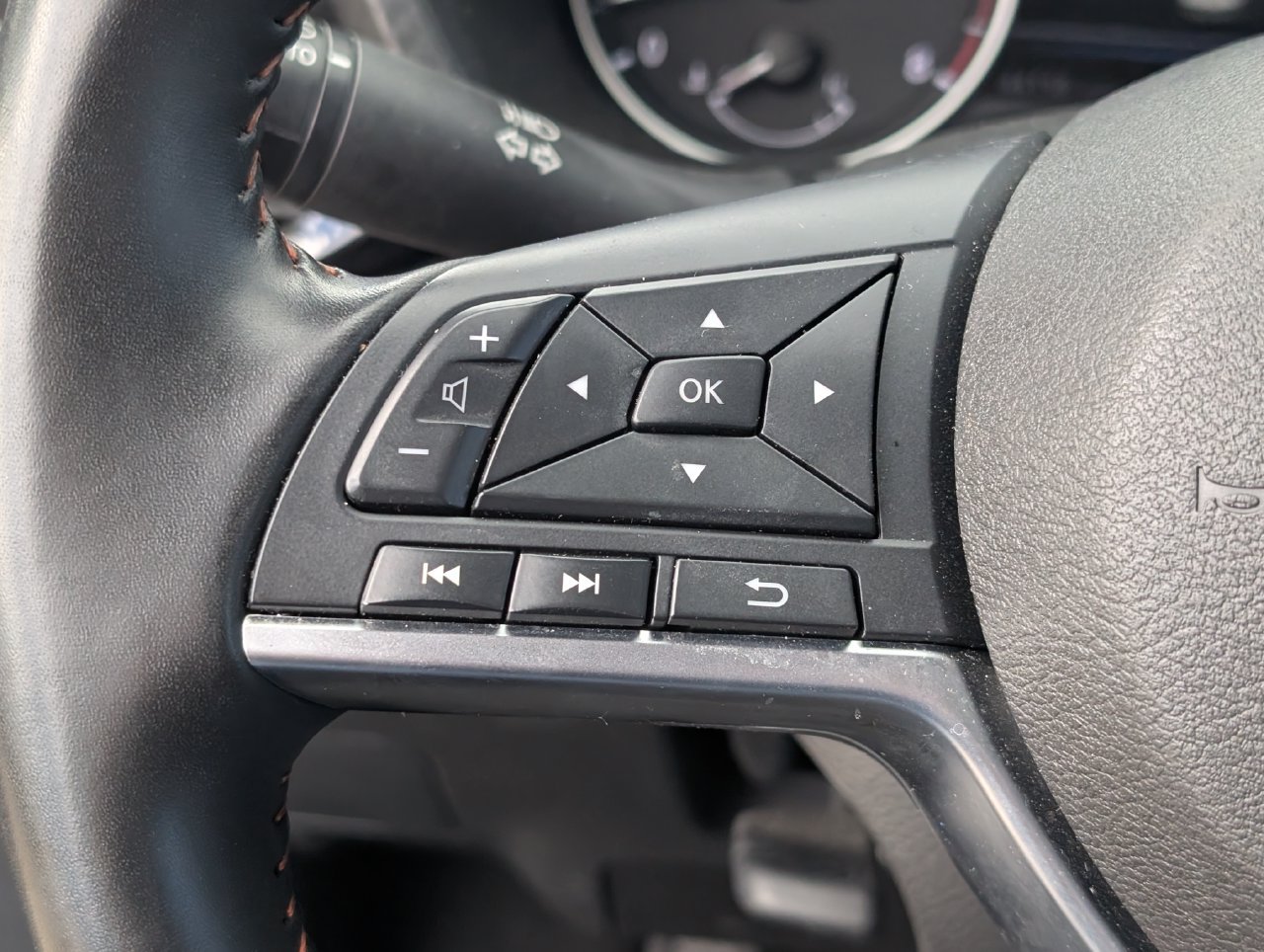 Used 2025 Nissan Sentra SR FWD image 23