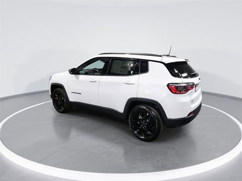 New 2026 Jeep Compass Latitude image 6