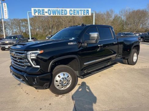 Used 2025 Chevrolet Silverado 3500 High Country w/ High Country Premium Package image 2