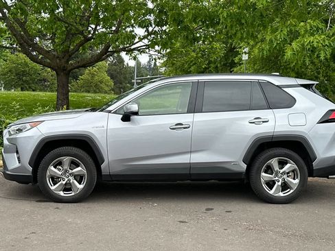 Used 2019 Toyota RAV4 Limited AWD/4WD image 5