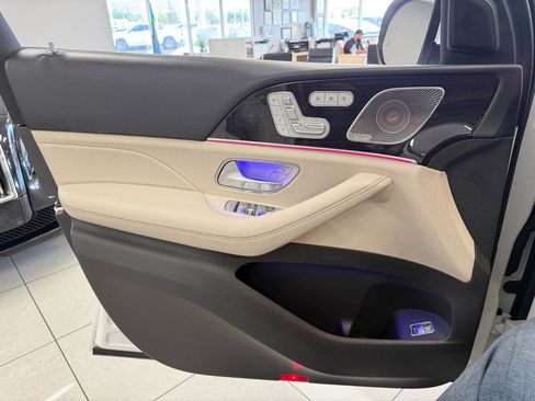 Used 2020 Mercedes-Benz GLS 450 4MATIC w/ Acoustic Comfort Package image 9