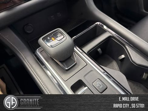 Used 2023 Nissan Pathfinder SV image 21