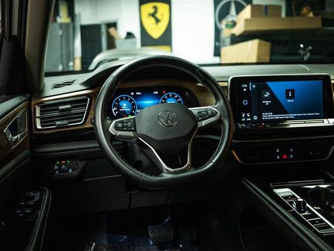 Used 2025 Volkswagen Atlas SE FWD image 18