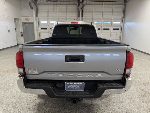 Used 2018 Toyota Tacoma SR5 AWD/4WD image 6