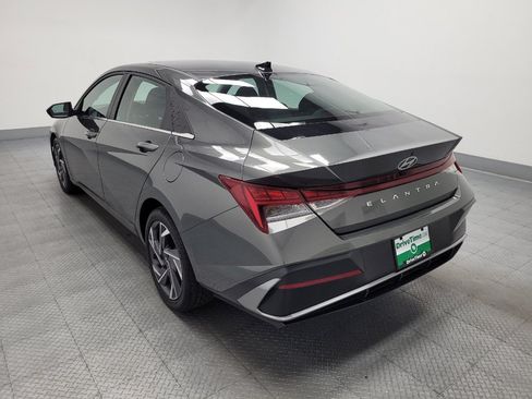 Used 2025 Hyundai Elantra SEL FWD image 5