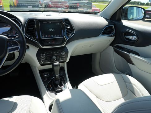 Used 2019 Jeep Cherokee Limited AWD/4WD image 25