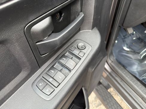 Used 2016 RAM 2500 Tradesman w/ Chrome Appearance Group AWD/4WD image 13