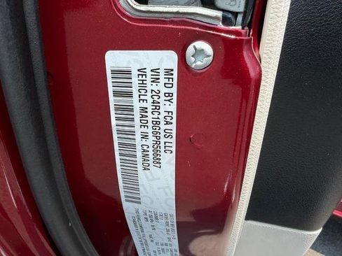 Used 2023 Chrysler Pacifica Touring-L FWD image 26
