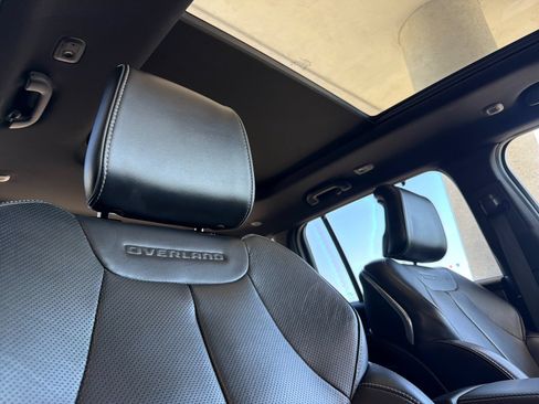 Used 2023 Jeep Grand Cherokee Overland w/ Advanced Protech Group III AWD/4WD image 19
