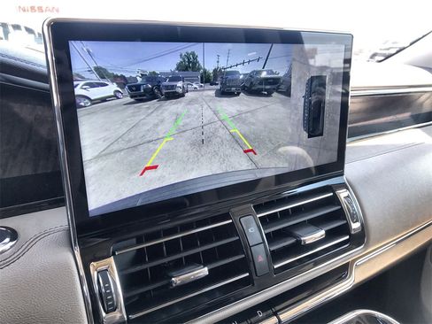 Used 2024 Lincoln Navigator Reserve image 17