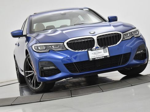 Used 2022 BMW 330i xDrive Sedan w/ M Sport Package AWD/4WD image 3