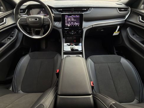 New 2025 Jeep Grand Cherokee L Altitude AWD/4WD image 10