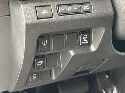 Used 2024 Nissan Frontier SL w/ Technology Package RWD image 15