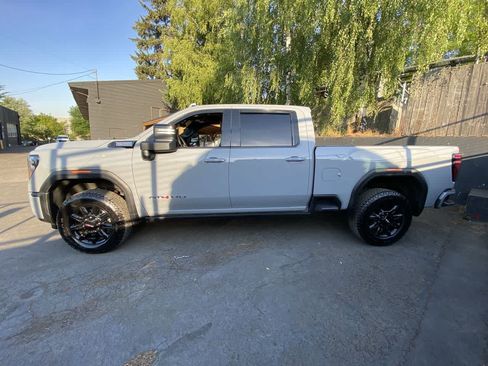 Used 2024 GMC Sierra 2500 AT4 w/ AT4 Premium Plus Package AWD/4WD image 3