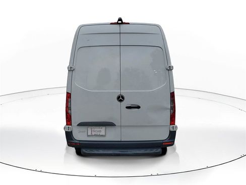 Used 2021 Mercedes-Benz Sprinter 2500 image 5