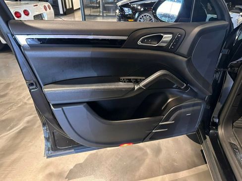 Used 2018 Porsche Cayenne AWD/4WD image 11