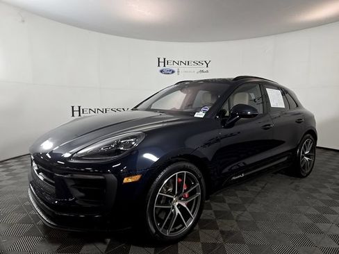 Used 2023 Porsche Macan S AWD/4WD image 2