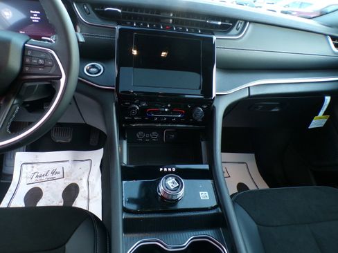 New 2025 Jeep Grand Cherokee L Altitude image 14