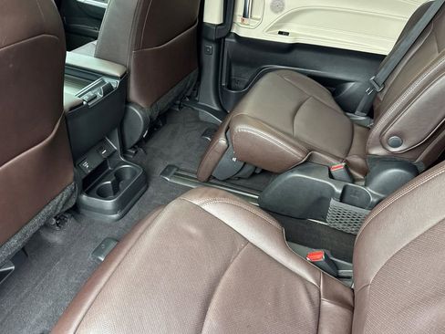 Used 2023 Toyota Sienna Platinum image 13